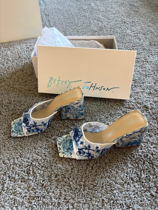 Betsey Johnson Shoes - Betsey Johnson Blue and White Floral Block Heel Mules